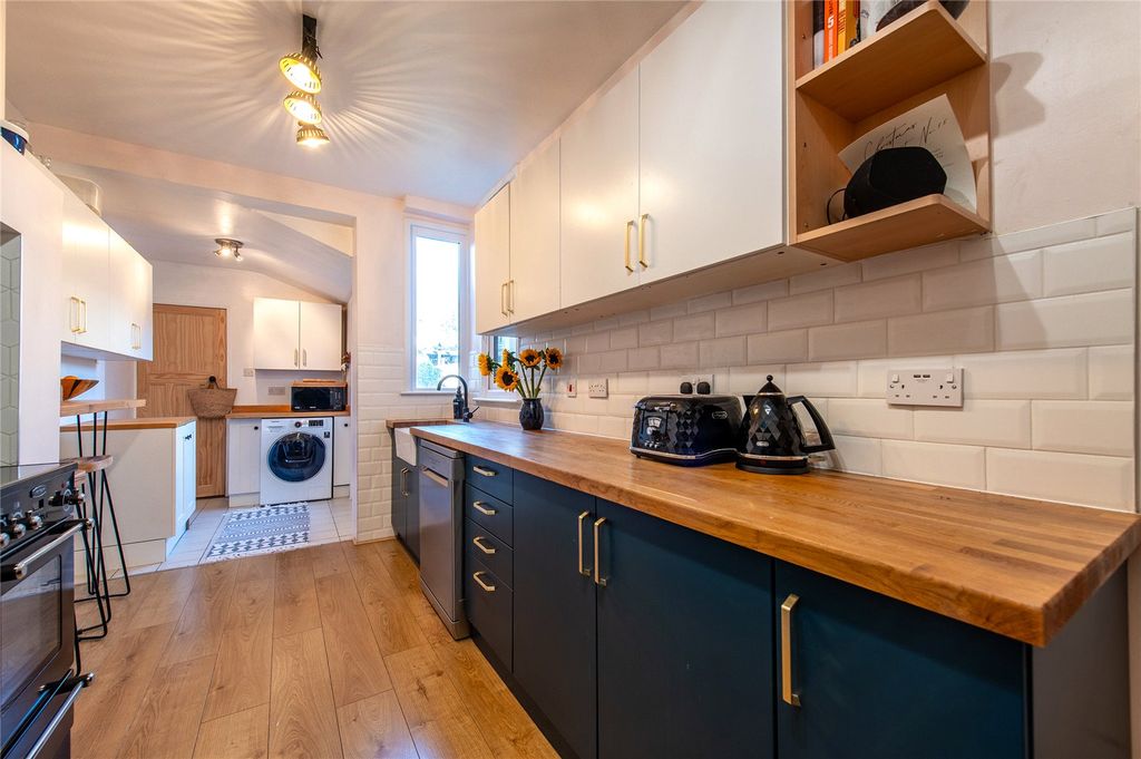 Property photo 3 of 32 Picture No. 02