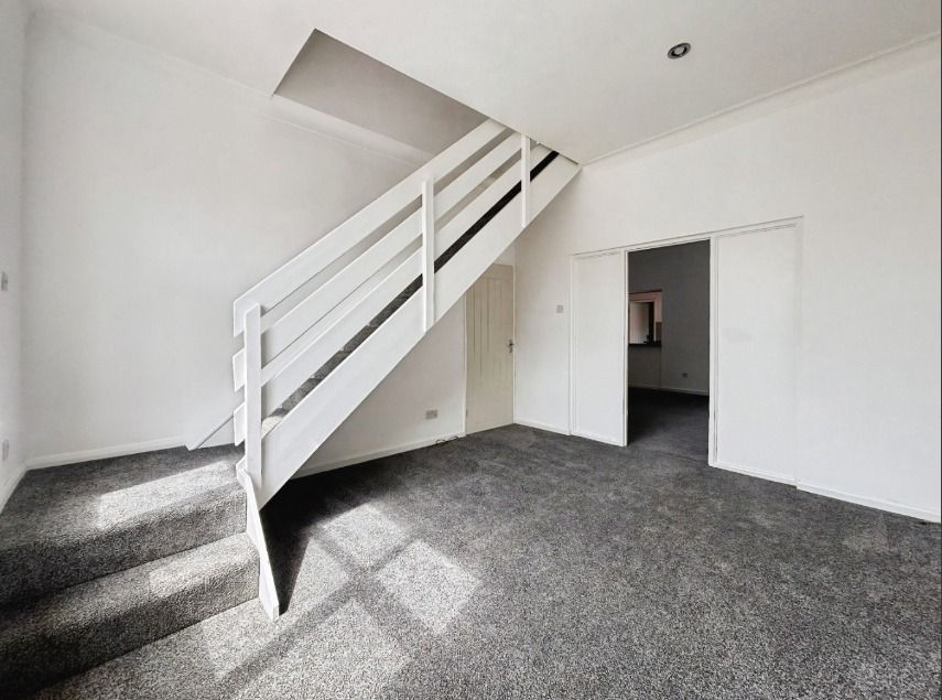 Property photo 2 of 16 5223411