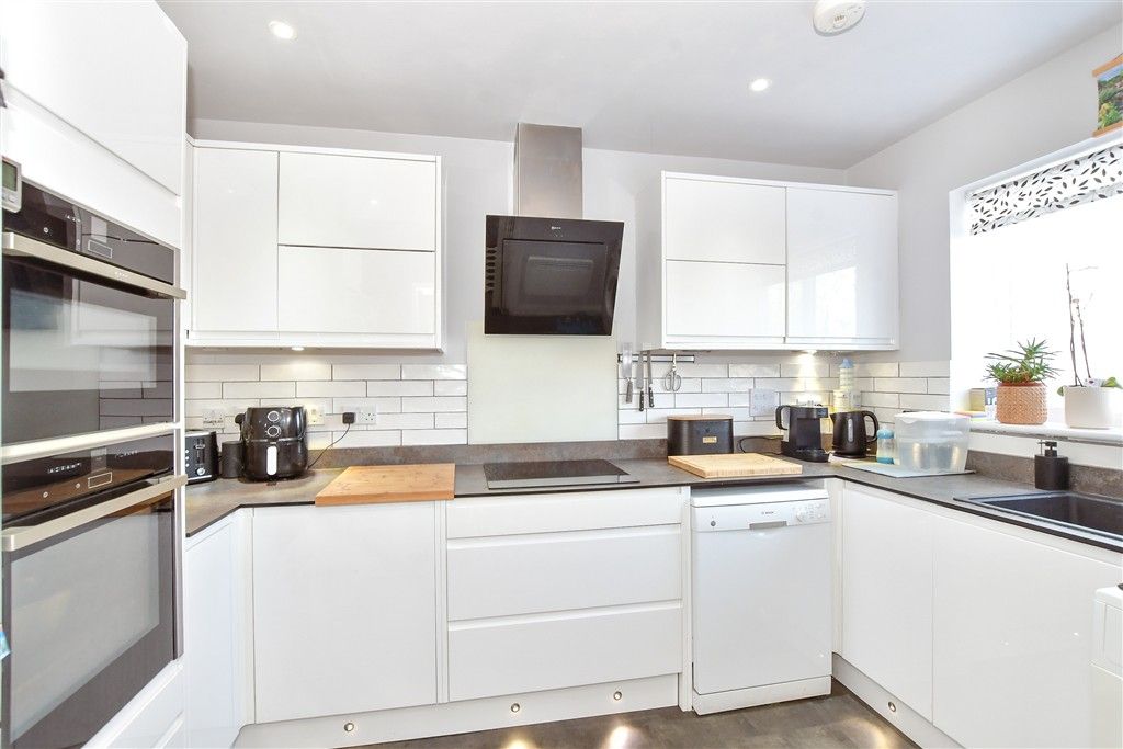 Property photo 1 of 11 Kitchen