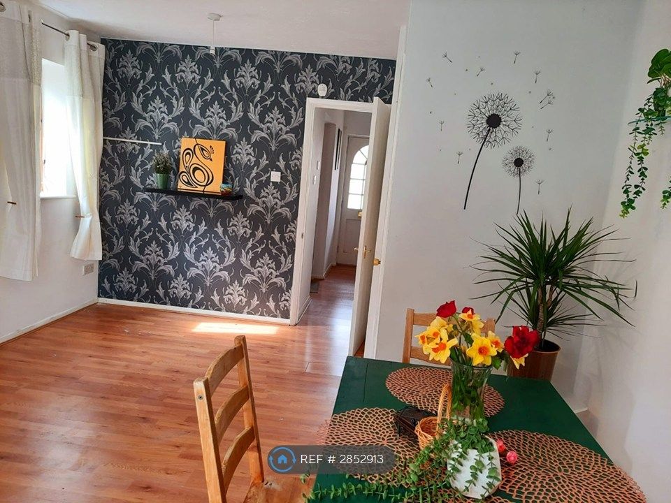 Property photo 3 of 11 Living Room