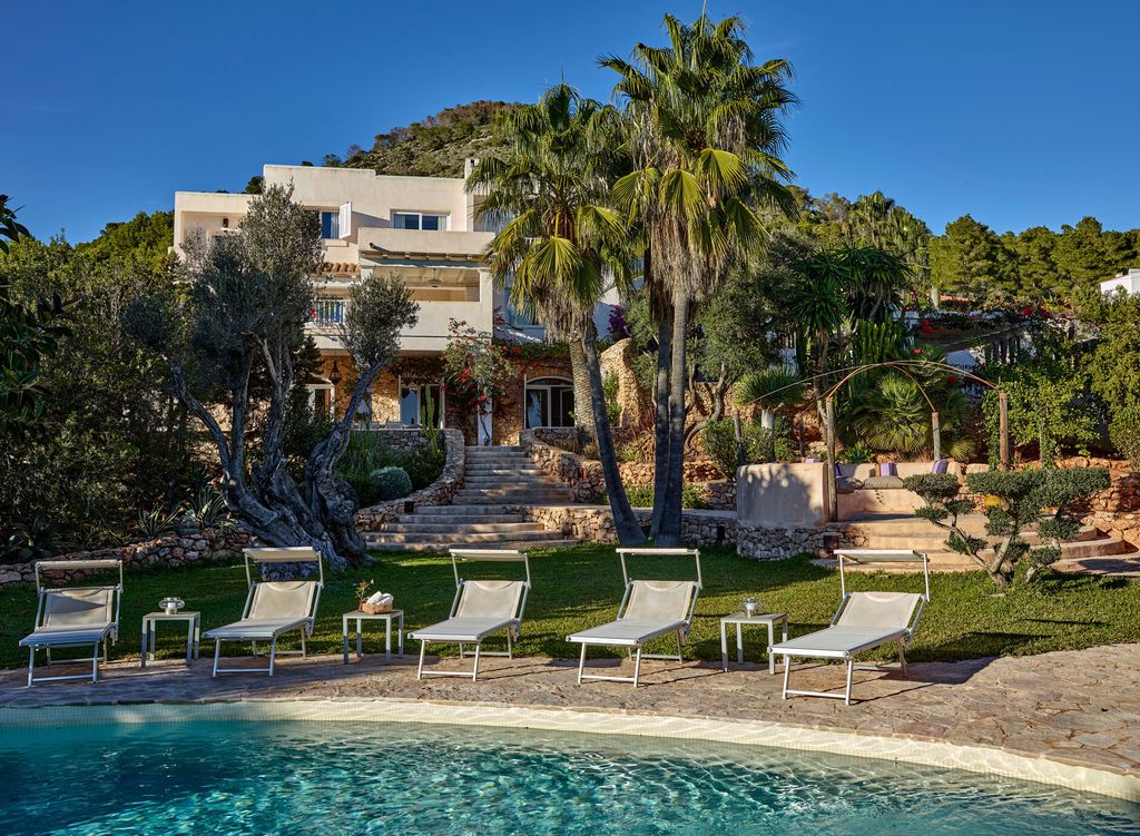 Property photo 1 of 19