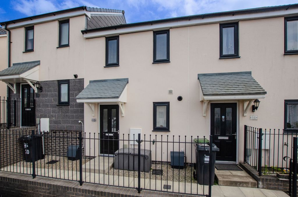 Property photo 1 of 11 18 Tanners Road Tps Bodmin 01208 74182