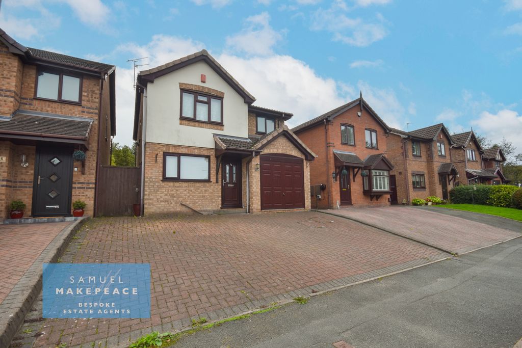 Property photo 1 of 19 Three Bedroom Detached Property