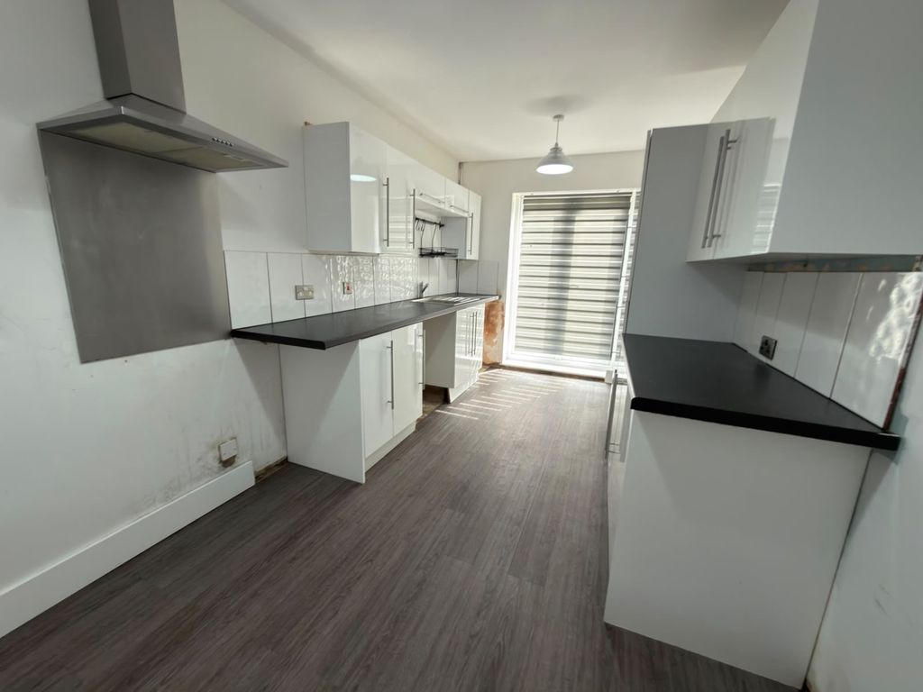 Property photo 3 of 8 E608Fe13-2041-4561-A2B7-13562Bc83984