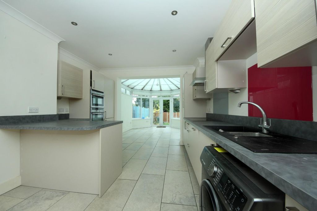 Property photo 2 of 9 Gv- F1 - 22 Twyford Cresc (4).Jpg