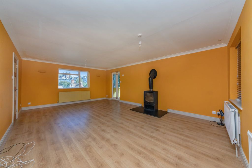 Property photo 2 of 34