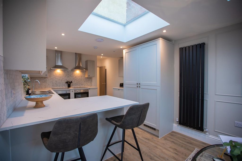 Property photo 1 of 9 Kitchen.Jpg