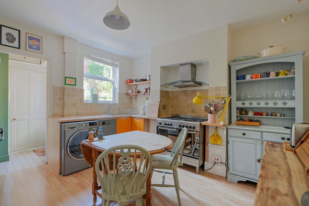 Property photo 3 of 31 Kitchen