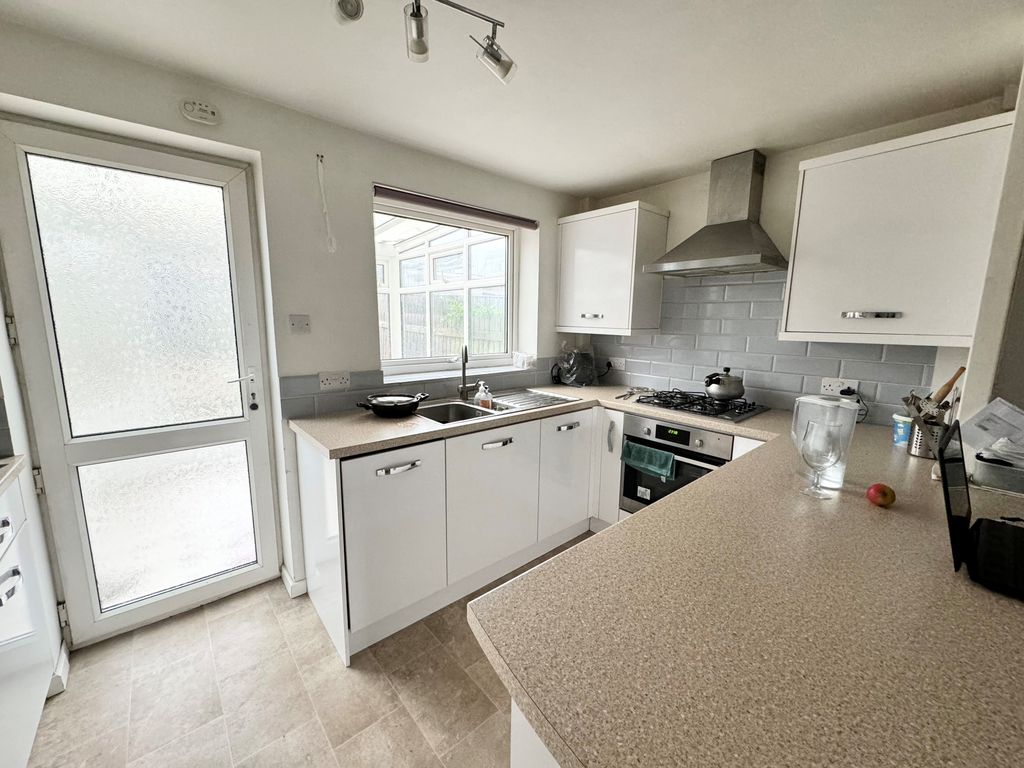 Property photo 2 of 9 Kitchen