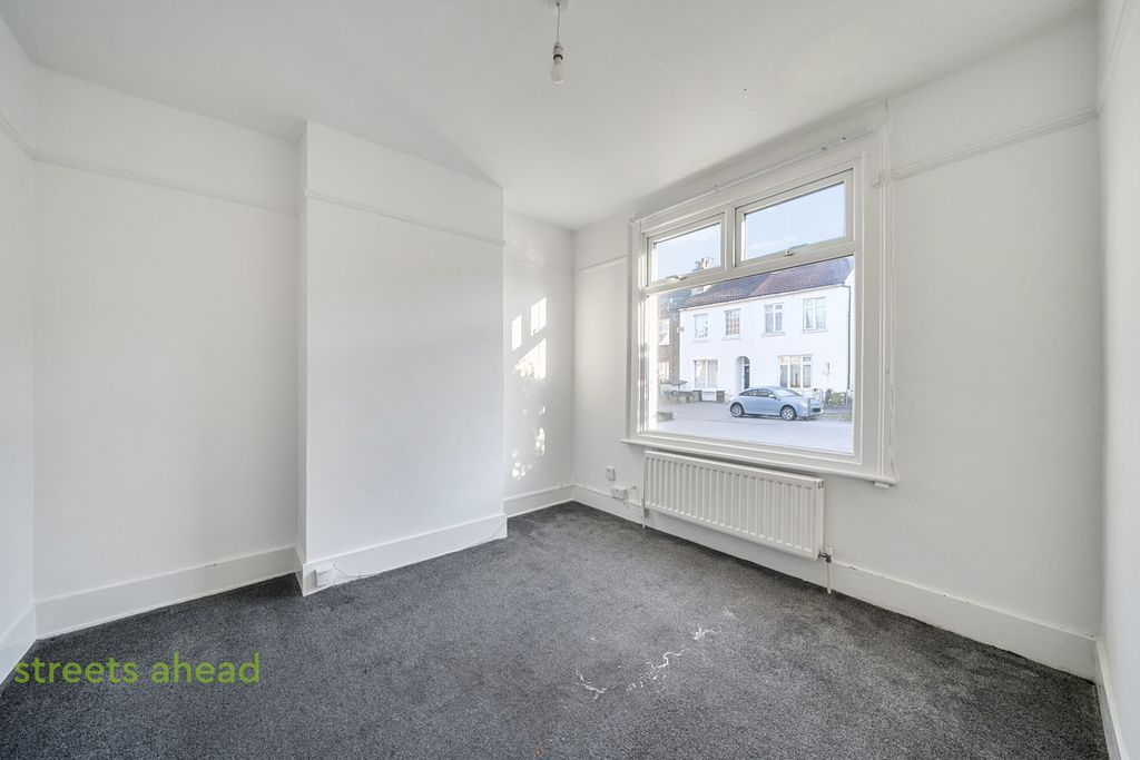 Property photo 2 of 16 A1Fa9459-4362-445...