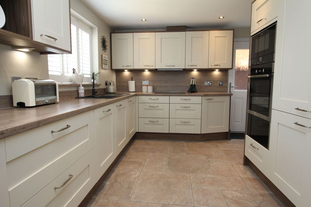 Property photo 2 of 42