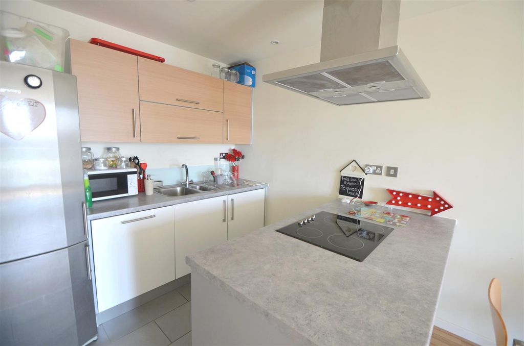 Property photo 1 of 6 Icona Point