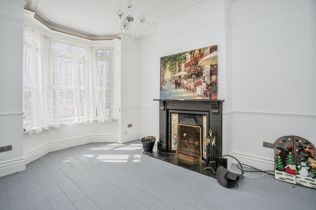 Property photo 3 of 23 Pbox-Img.Jpg