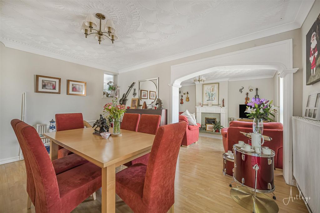 Property photo 3 of 31 Dining Room