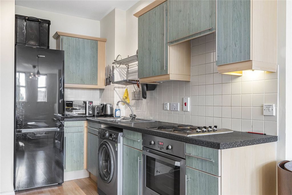 Property photo 3 of 25 Reception/Kitchen