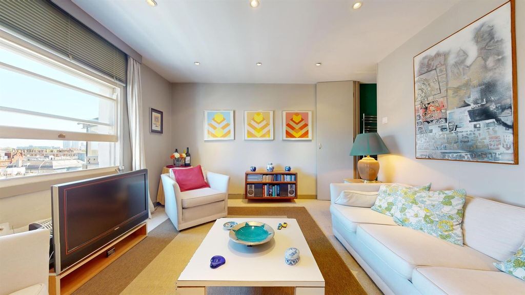 Property photo 2 of 14 12,33Rgliving.Jpg