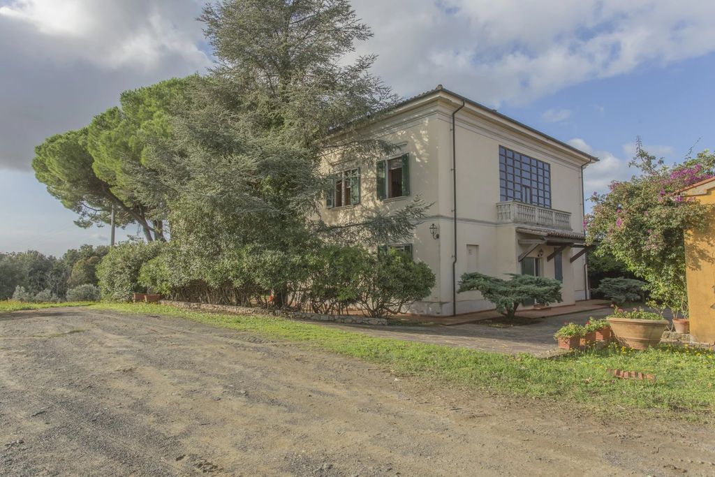 Property photo 2 of 115