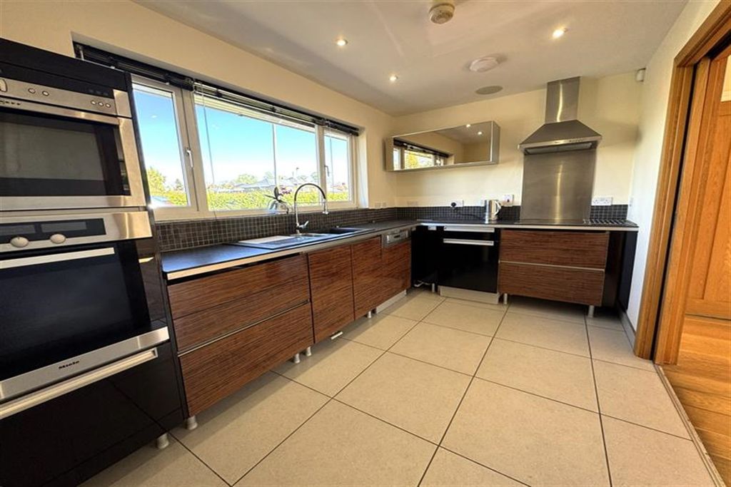 Property photo 3 of 10 (Main)