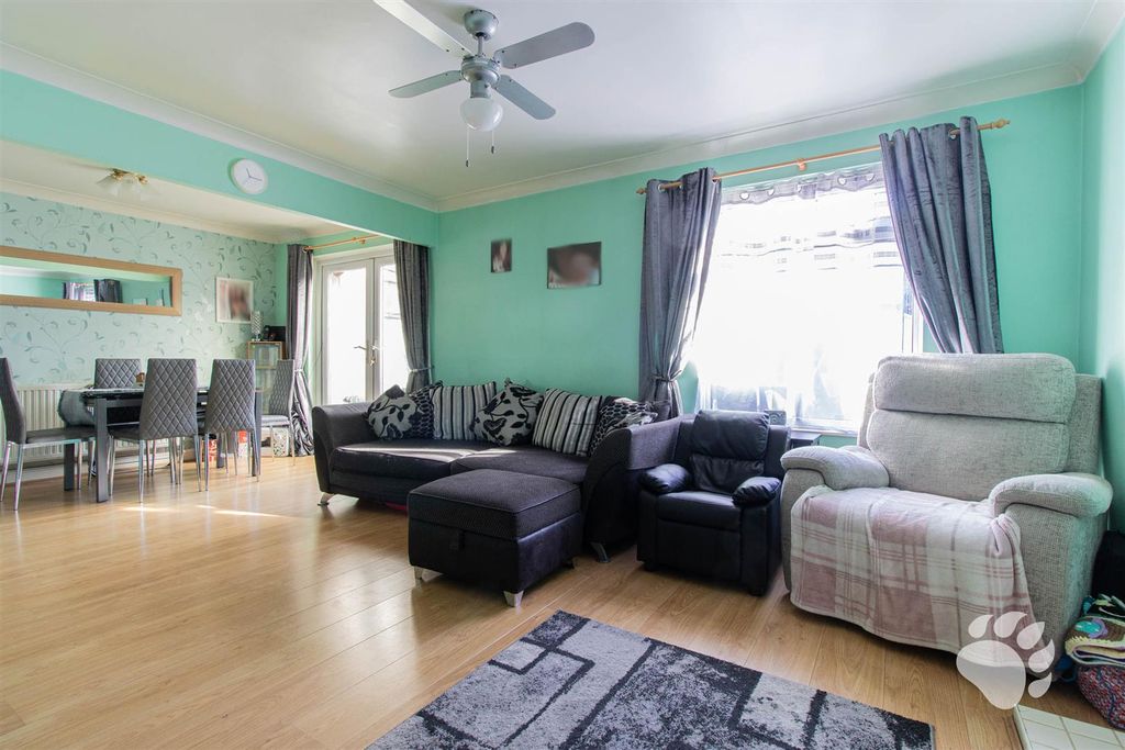 Property photo 2 of 24 Lounge/Diner