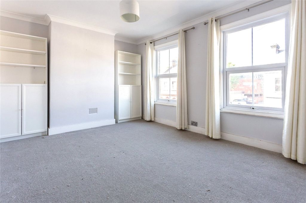 Property photo 2 of 11 Picture No. 02