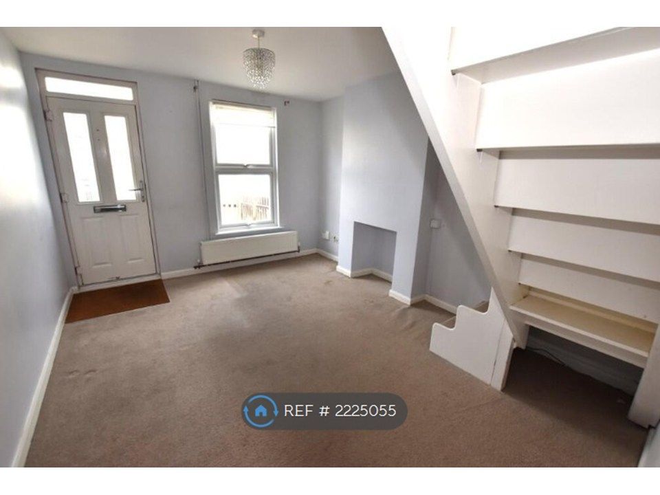 Property photo 3 of 8 Front Room