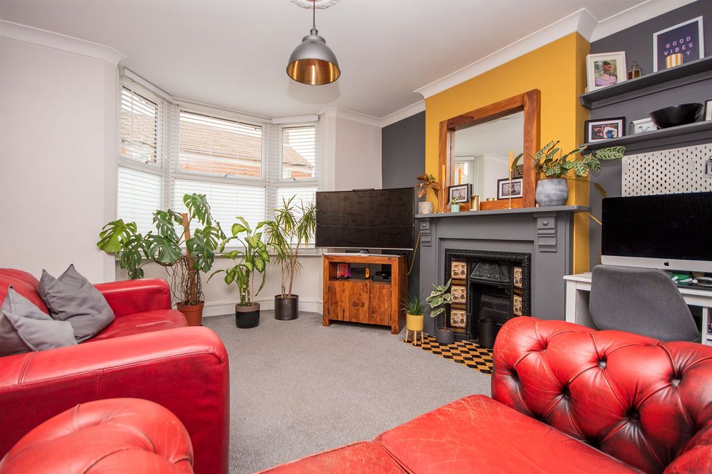 Property photo 3 of 13
