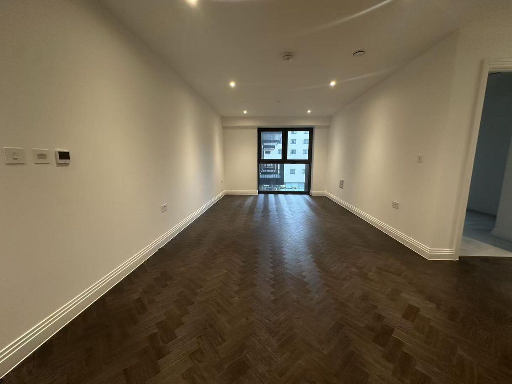 Property photo 1 of 7 Living Room