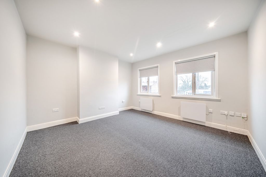 Property photo 3 of 16 1382227-3-6917180...