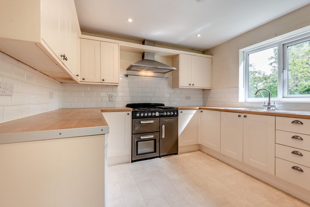 Property photo 3 of 16 Kitchen