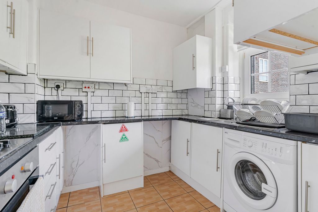 Property photo 3 of 16 Kitchen
