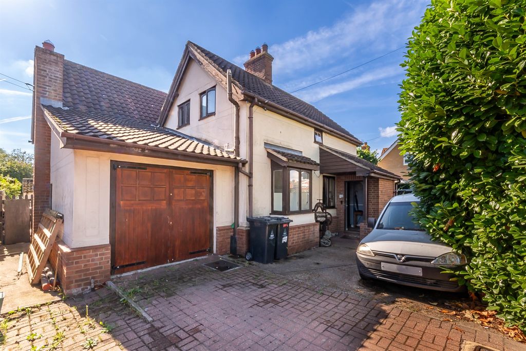 Property photo 1 of 18 Front