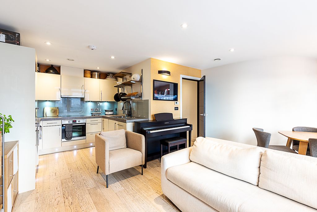 Property photo 2 of 28