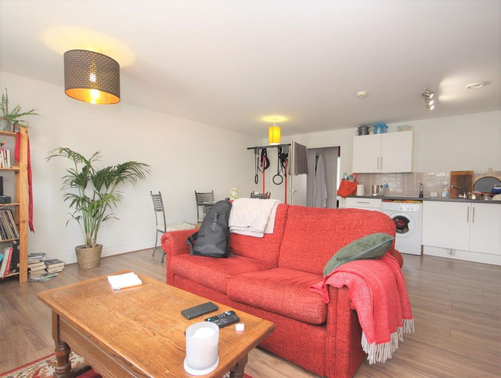 Property photo 1 of 11 Lounge (5).Jpg