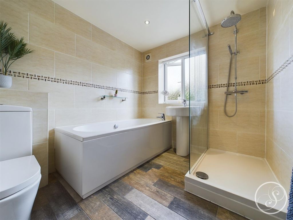 Property photo 3 of 33 Bathroom