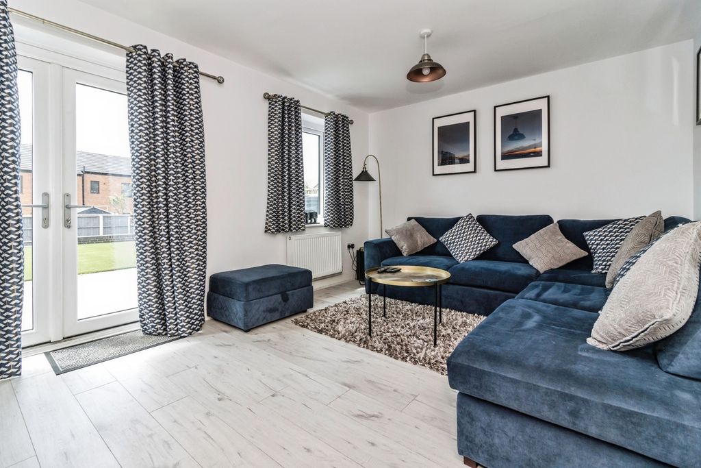 Property photo 2 of 22 Living Room