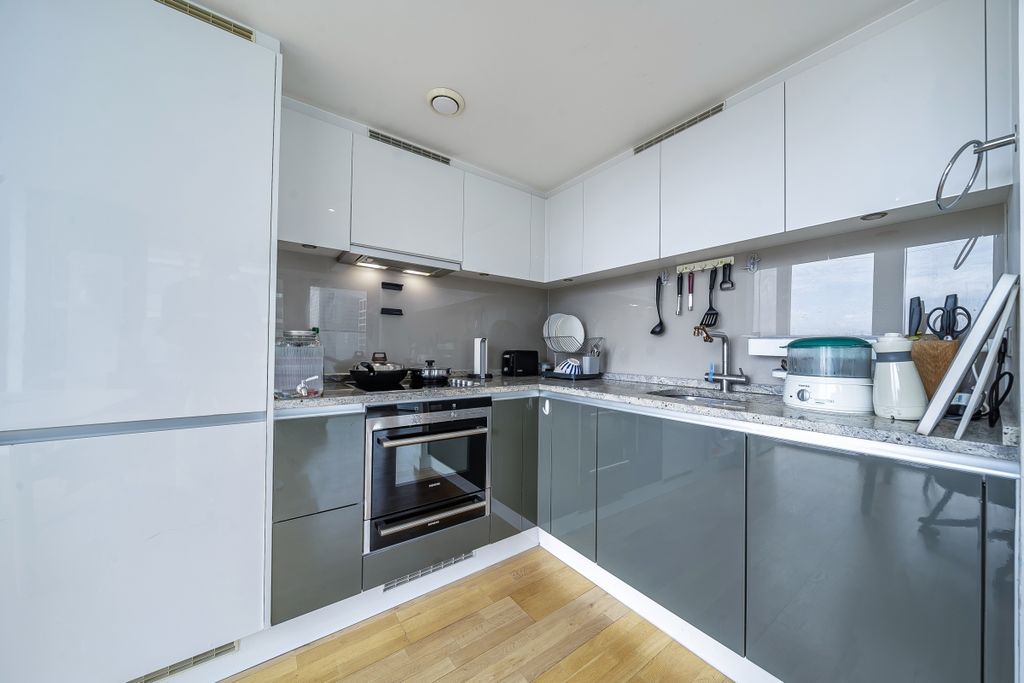 Property photo 3 of 18 1327701-12-687A81...