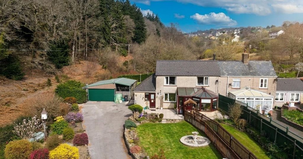 Property photo 2 of 31