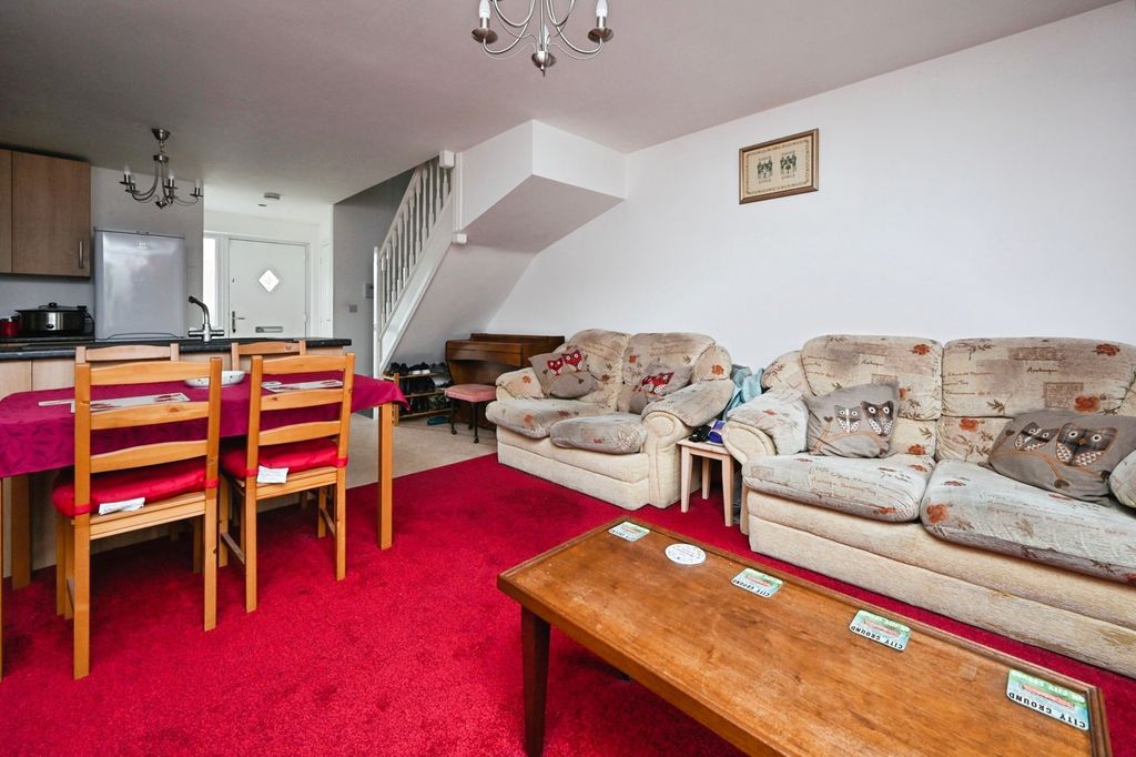 Property photo 2 of 17 Lounge