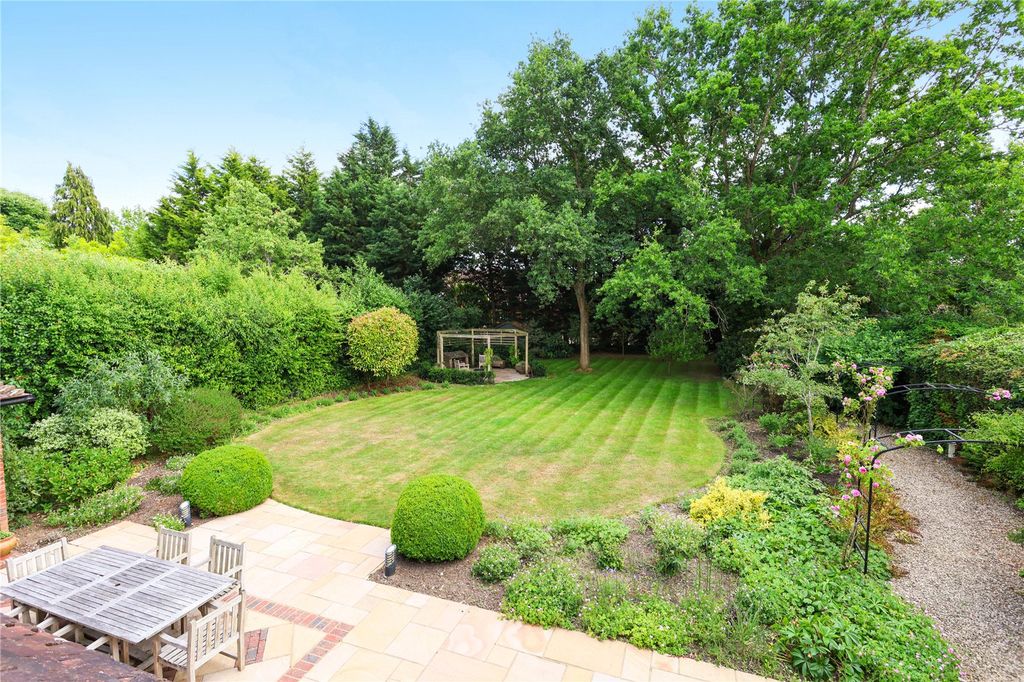 Property photo 2 of 18 Garden