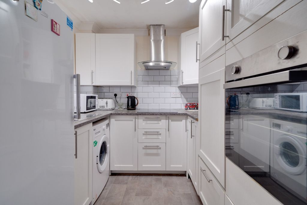 Property photo 3 of 9 3724353