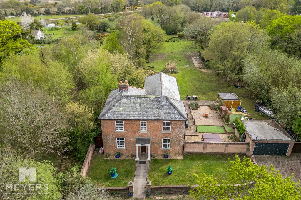Property photo 2 of 39