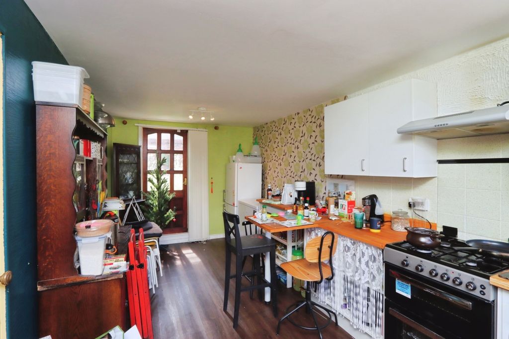 Property photo 3 of 17 Photo