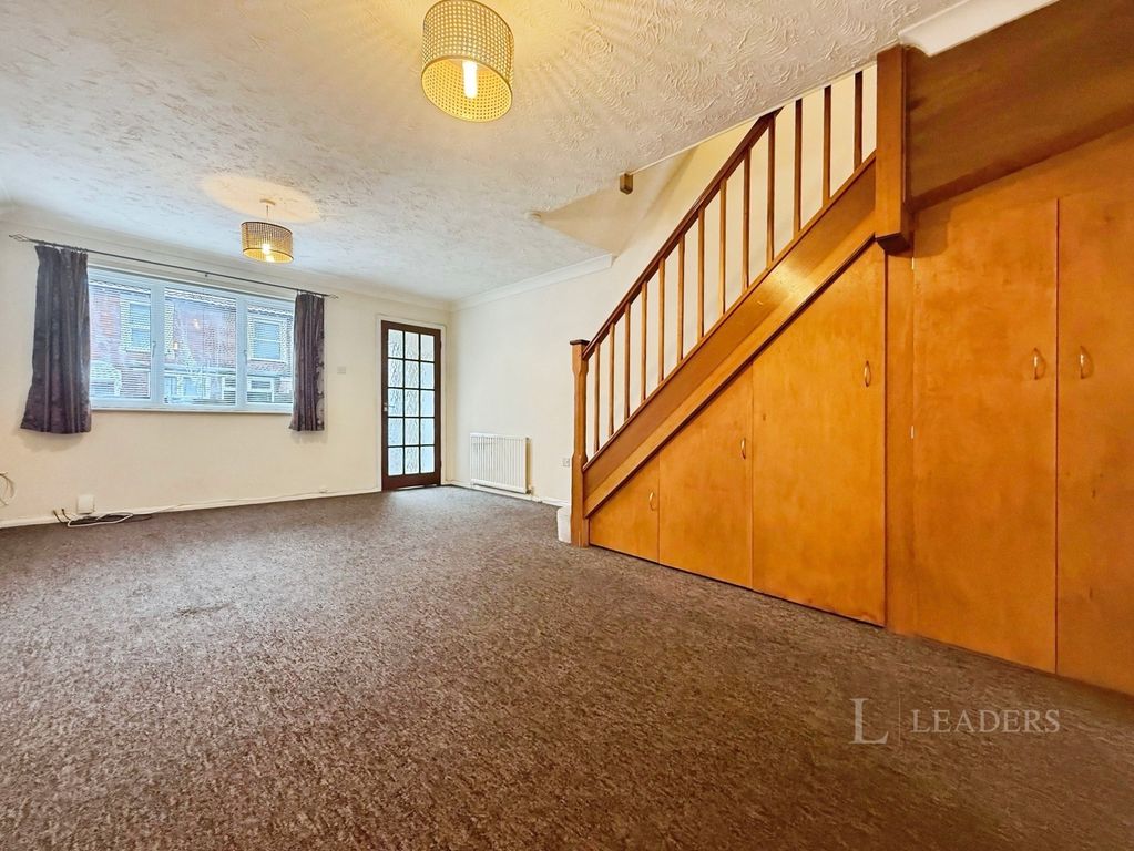 Property photo 2 of 8 Lounge