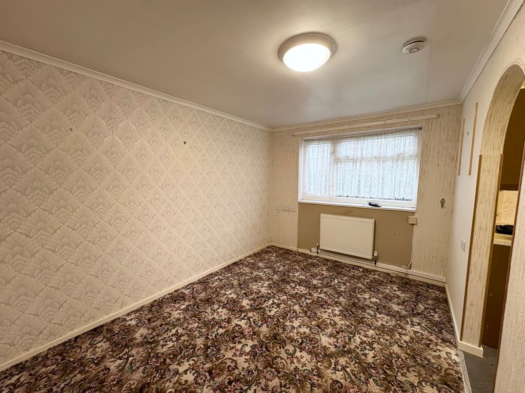 Property photo 2 of 11 Lounge