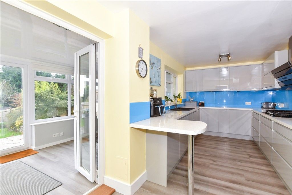 Property photo 3 of 19 Kitchen