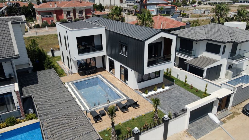 Property photo 1 of 23 Dramatic Villa For Sale In Belek With Private Facilities - A Modern Villa With Luxury Facilities