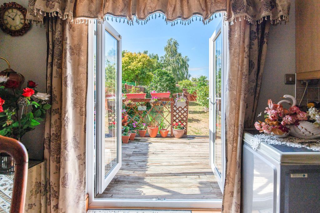 Property photo 2 of 16 Picture No. 15