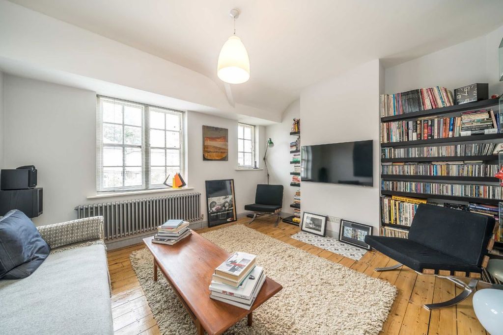 Property photo 2 of 8