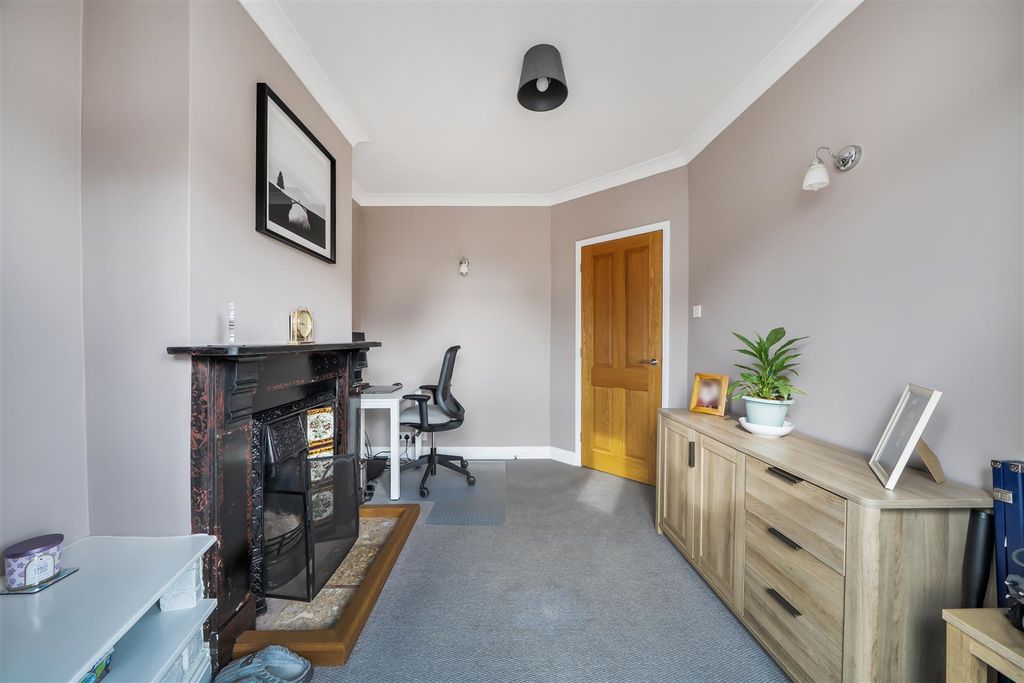 Property photo 3 of 20 Dr (2).Jpg
