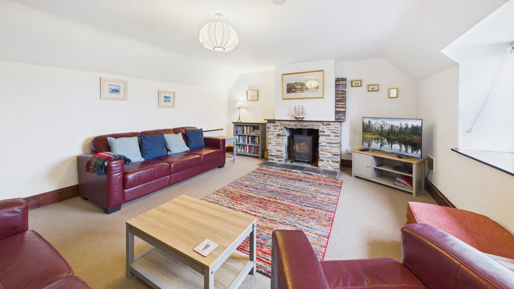 Property photo 3 of 19 Gallery